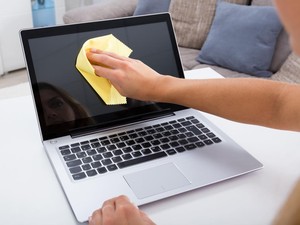 Cara Melindungi HP dan Laptop dari Abu Vulkanik