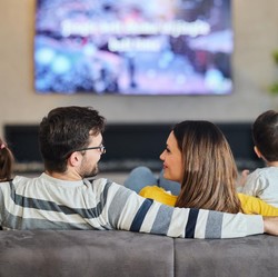 Rekomendasi Film di Malam Tahun Baru: Tayang di Bioskop, Netflix dan Trans7