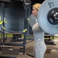 Ivanka mulai melakukan yoga dan Pilates secara konsisten ketika ia pindah ke Miami pada tahun 2021. Secara bertahap, Ivanka beralih ke latihan ketahanan dan beban dan melihat perbedaan besar dalam tubuhnya setelah ia menggabungkannya dengan protein. Foto: dok. Instagram @ivankatrump