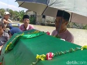 Jenazah Bocah Tenggelam di Bojonegoro Naik Perahu Sejauh 4 Km Menuju Makam