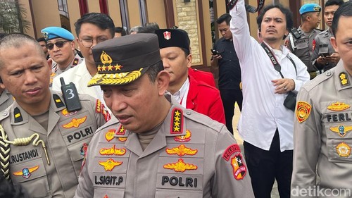 Kapolri Jenderal Listyo Sigit Prabowo dan Panglima TNI Jenderal Agus Subiyanto mengatakan anggota TNI-Polri akan dihukum jika terbukti terlibat insiden Tarakan. (Rumondang/detikcom)
