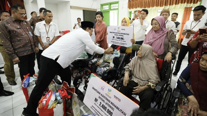 Kemensos Serahkan Buffer Stock Lumbung Sosial di Sumsel