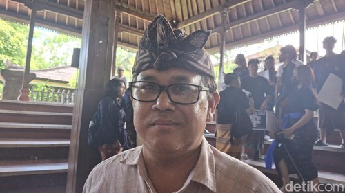 Kepala Bidang Angkutan Darat Dinas Perhubungan (Dishub) Bali I Nyoman Sunarya saat diwawancarai, Kamis (27/2/2025).
