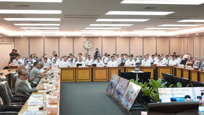 Komisi XIII DPR RDP dengan Ditjen Imigrasi