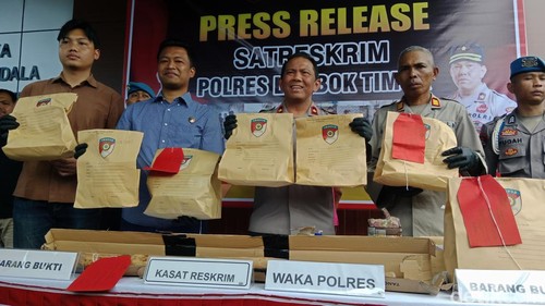 Konferensi pers kasus pembunuhan di Polres Lombok Timur, Kamis (27/02/2025). (Foto: Sanusi Ardi W/detikBali)