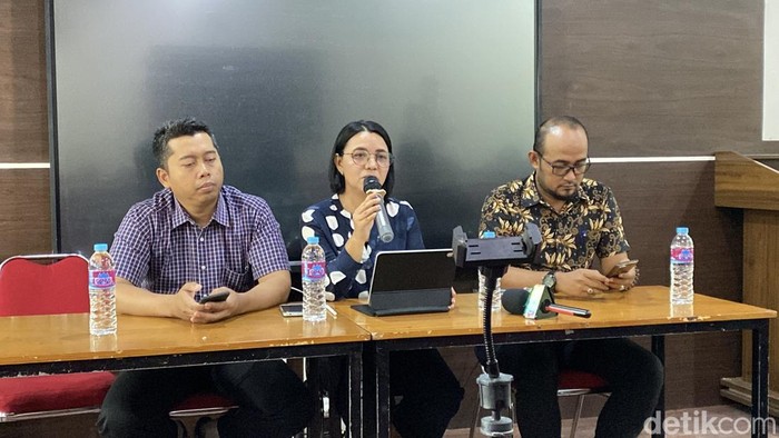 Konferensi pers Universitas Nusa Putra dalam kasus dugaan pencabulan mahasiswi magang di Pengadilan Negeri Kota Sukabumi