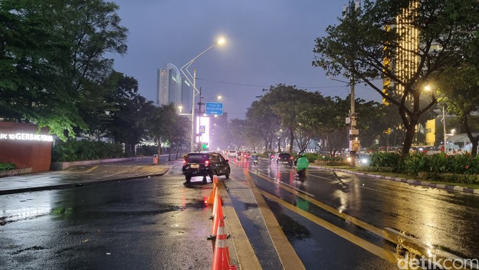 Lalu lintas sekitar Gelora Bung Karno, Jakarta, 27 Februari 2025. (Taufiq S/detikcom)