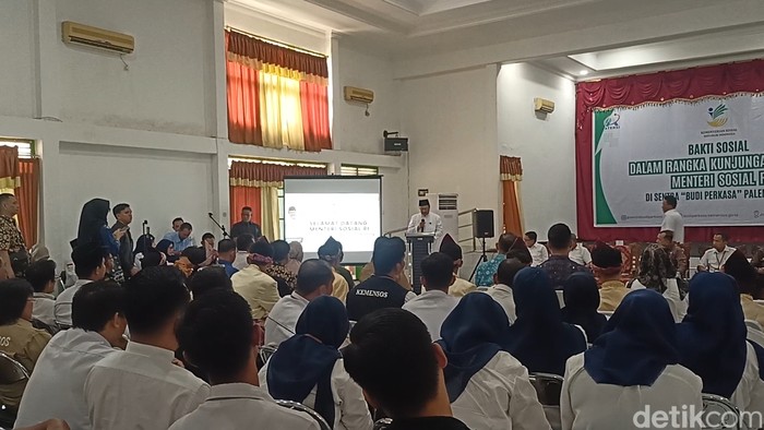 Menteri Sosial (Mensos) Syaifullah Yusuf saat melakukan pemaparan di Palembang