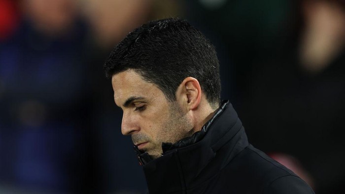NOTTINGHAM, ENGLAND - FEBRUARY 26:  Mikel Arteta, the Arsenal manager, looks on during the Premier League match between Nottingham Forest FC and Arsenal FC at City Ground on February 26, 2025 in Nottingham, England. (Photo by David Rogers/Getty Images)
