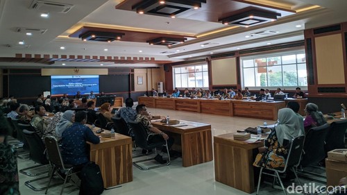 Monitoring dan Evaluasi Tata Kelola Tambak Udang di Kantor Gubernur NTB, Kamis (27/2/2025).