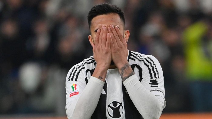TURIN, ITALY - FEBRUARY 26: Nicolás González of Juventus FC  reacts during the match between Juventus FC v Empoli FC: Quarter Final - Coppa Italia at Allianz Stadium on February 26, 2025 in Turin, Italy. (Photo by Stefano Guidi/Getty Images)