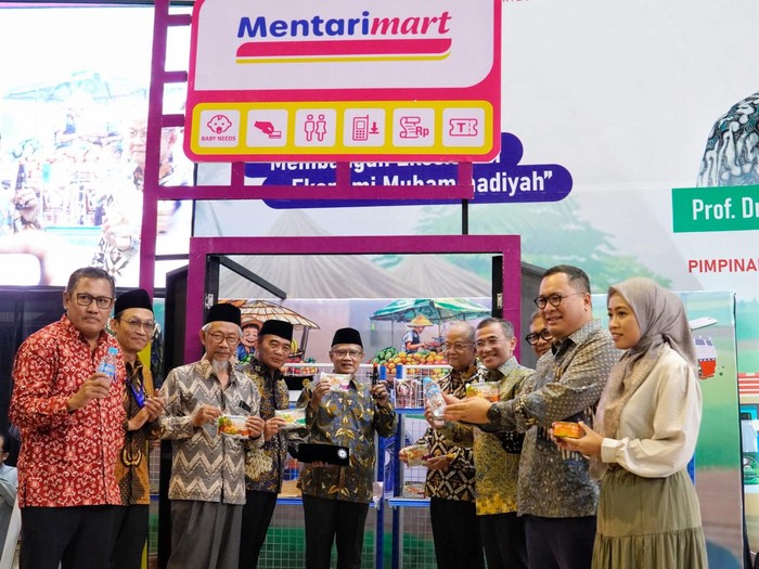 Peluncuran MentariMart oleh Ketua Umum PP Muhammadiyah Haedar Nashir dalam acara Rakornas Ekonomi Muhammadiyah yang digelar di UMM, Rabu (26/2/2025).
