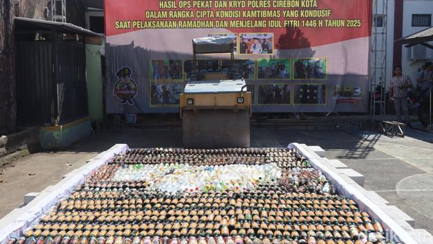 Pemusnahan miras di Mapolres Cirebon Kota