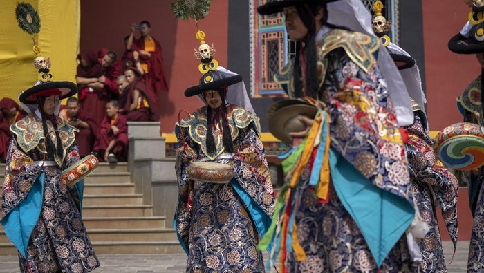 Buddhist monks perform a traditional dance during Gyalpo Losar, the Sherpa community's New Year celebration, at Shechen Monastery in Kathmandu, Nepal, on Tuesday, Feb. 25, 2025. (AP Photo/Niranjan Shrestha)