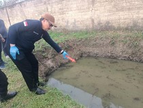 Bocah Ditemukan Tewas di Kolam Samping Rumah, Leher Korban Terikat Tali Nilon