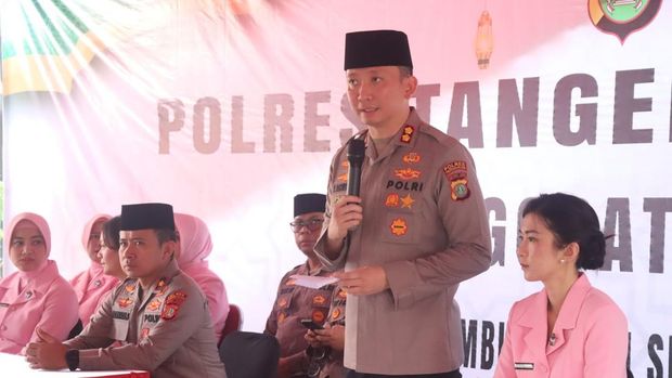 Polres Tangsel menggelar bakti sosial dalam rangka menyambut Ramadan 1446 Hijriah.