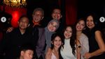 Pose Cantik Leya Princy Saat Bersantap di Resto Fine Dining
