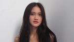 Pose Cantik Leya Princy Saat Bersantap di Resto Fine Dining