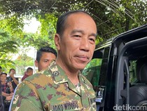 Pakai Baju Loreng, Jokowi Penuhi Undangan Prabowo Hadiri Parade Senja