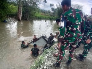 Bocah Diselamatkan TNI AU di Aceh 7 Menit Terjepit Becak Dalam Sungai