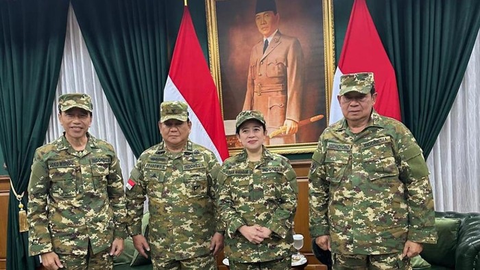 Puan Maharani foto bareng Prabowo, Jokowi, dan SBY. (Dok Istimewa)