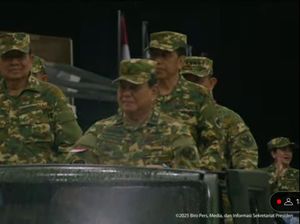 Mobil Maung Tanpa Atap, Prabowo, Jokowi dan SBY Hujan-hujanan