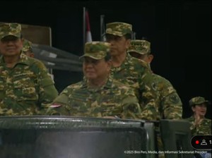Mobil Maung Tanpa Atap, Prabowo, Jokowi dan SBY Hujan-hujanan