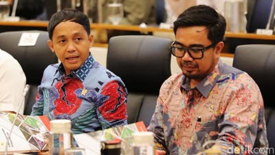 Momen Menhut Raker dengan Komisi IV DPR