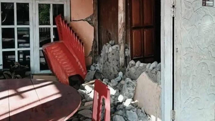 Rumah warga rusak akibat gempa M 6,0 di Bolaang Mongondow Timur (Boltim), Sulut.