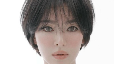 Potret Terbaru Song Hye Kyo, Cantik dengan Rambut Mangkok dan Smokey Eyes