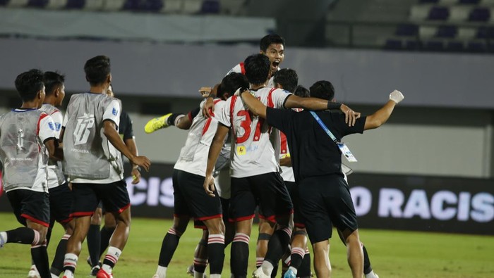 Selebrasi pemain Sumut United FC usai mencetak gol ke gawang Tornado FC Pekanbaru