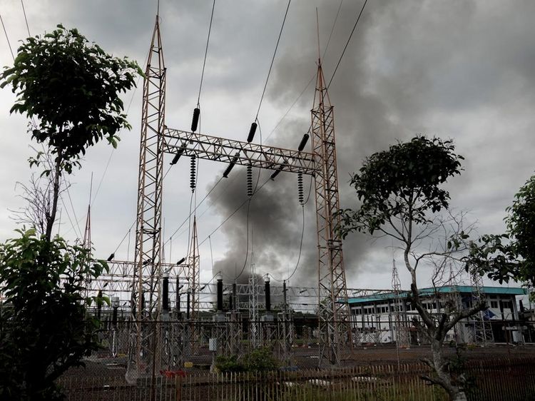Tangki Kilang Pertamina Cilacap Terbakar, Asap Mengepul