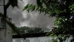 Tangki Kilang Pertamina Cilacap Terbakar, Asap Mengepul