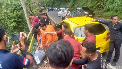 Tiga wanita tersangka memperagakan 43 adegan dalam rekonstruksi kasus pembunuhan terhadap pria bertato di Buleleng, Bali, Kamis (27/2/2025).