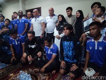Jelang Lawan Persebaya, Pemain Persib Takziah ke Rumah Duka Bejo Sugiantoro