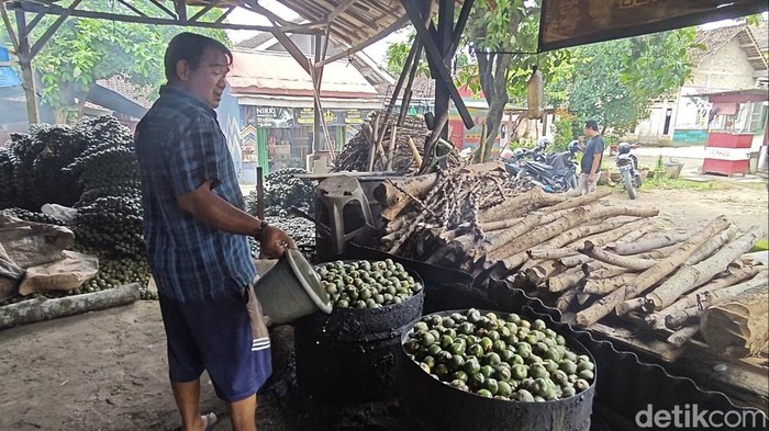 Usaha kolang-kaling di Bandar Lampung.