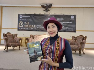 Wahyuni Refi Bedah Novel Terbarunya Bumi Lorosae