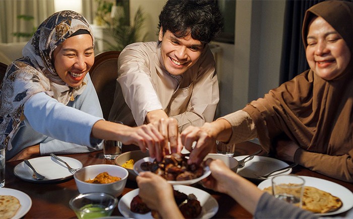 5 Tips Persiapkan Hari Pertama Puasa, Hindari Makanan Pedas hingga Kopi
