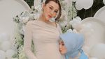 Its a Baby Boy! Kebahagiaan Aaliyah Massaid dan Thariq Gelar Gender Reveal