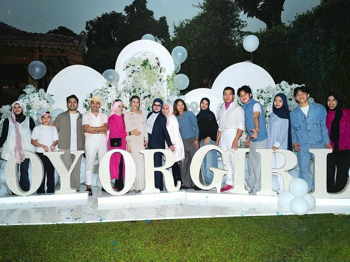 Gender reveal kehamilan Aaliyah Massaid.