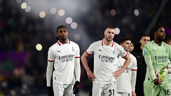 Soccer Football - Serie A - Bologna v AC Milan - Stadio Renato DallAra, Bologna, Italy - February 27, 2025 AC Milans Rafael Leao, Strahinja Pavlovic and Mike Maignan look dejected after the match REUTERS/Daniele Mascolo