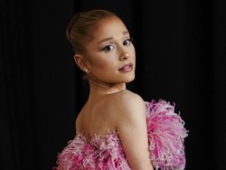 Bleph Bun, Tren Sanggul Ala Ariana Grande yang Bikin Efek Eyelift Tanpa Oplas