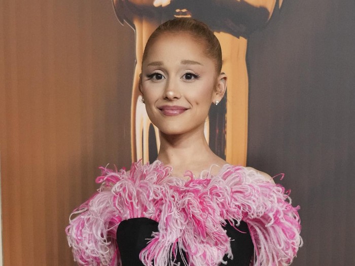 Ariana Grande tiba di Makan Malam Nomine Oscar pada Selasa, 25 Februari 2025, di Academy Museum of Motion Pictures di Los Angeles.