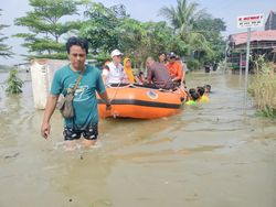 Bengawan Solo Meluap, Ratusan Rumah di Gresik Terendam Banjir