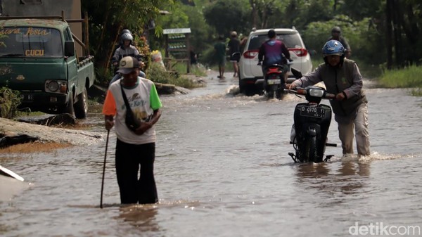 Banjir Terjang Perbatasan Bandung