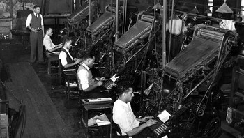 Operator Linotype adalah peran penting dalam industri percetakan, mengoperasikan mesin yang mencetak garis jenis logam untuk koran dan buku. Foto: Boredpanda