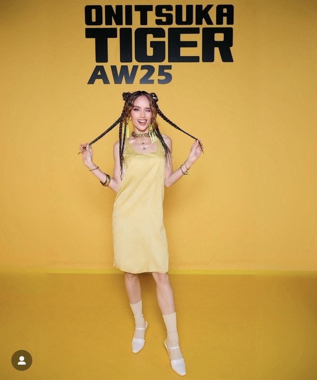 Aktris dan penyanyi Tanah Air, Cinta Laura turut meramaikan Onitsuka Autumn/Winter 2025 fashion show bersama deretan selebriti dunia, Kamis (27/2/2025) di Milan. Foto: dok. Instagram @claurakiehl