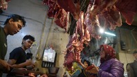 Menurut pedagang di pasar tradisional tersebut harga daging sapi mengalami kenaikan dari sebelumnya Rp120 ribu menjadi Rp140 ribu per kilogram karena tingginya permintaan menjelang bulan suci Ramadan 1446 Hijriah.