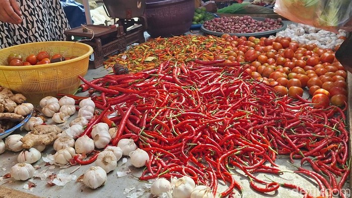 Kelompok cabai-cabaian alami kenaikan signifikan hingga Rp 95 ribu per kilogram jelang H-1 Ramadan, Jumat (28/2/2025).