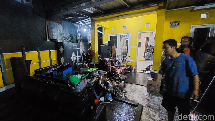 Imbas banjir bandang di Perumahan Lembah Parahyangan.